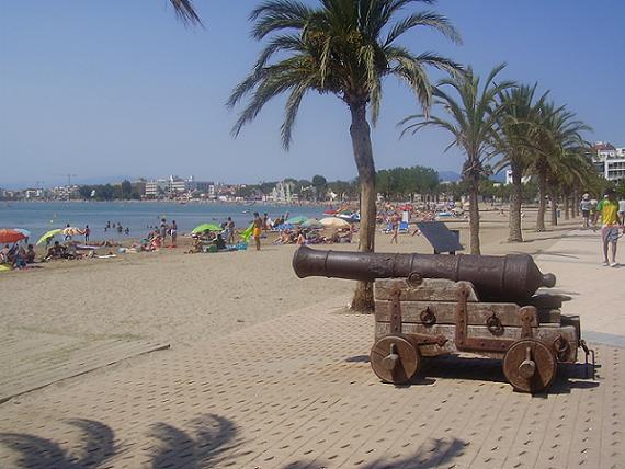 les canons sur la plage